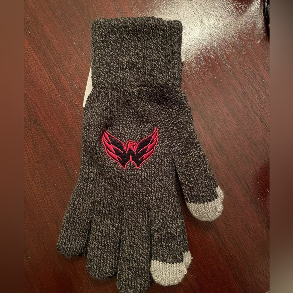 NHL Washington Capitals Texting Tip Gloves. Condition is New